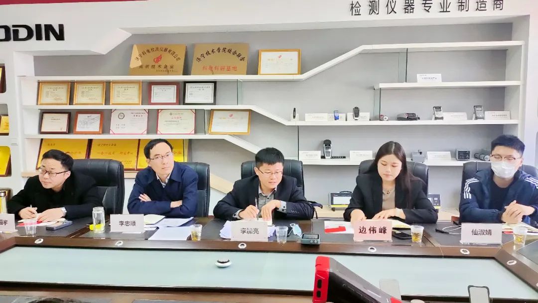 濟(jì)寧市助企攀登調(diào)研保障組一行來訪科電公司以實際行動支持企業(yè)科技創(chuàng)新攀登進(jìn)階