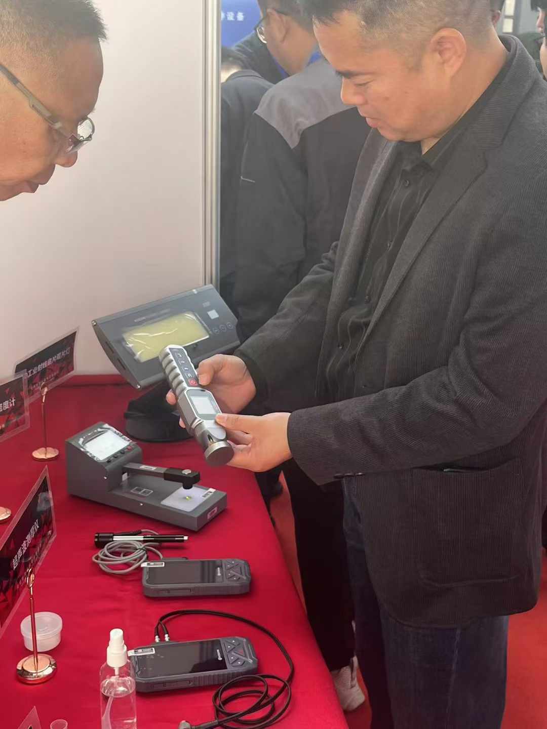 戳我試試